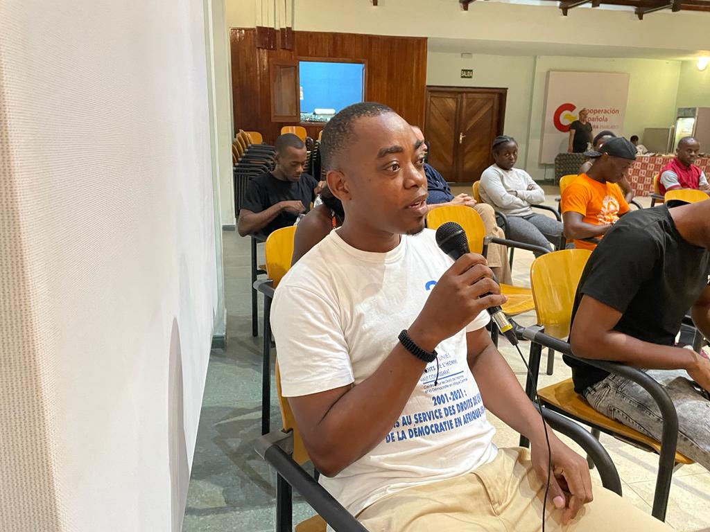 ccemalabo's tweet photo. En la charla de ayer en el CCEM sobre "La mujer en el mundo tecnológico", varias son las recomendaciones dirigidas a la mujer, entre ellas: "cada una puede elegir la carrera que le guste y apasione, lo importantes es estar decididas".
@CooperacionESP https://t.co/i3XRAUZUdr