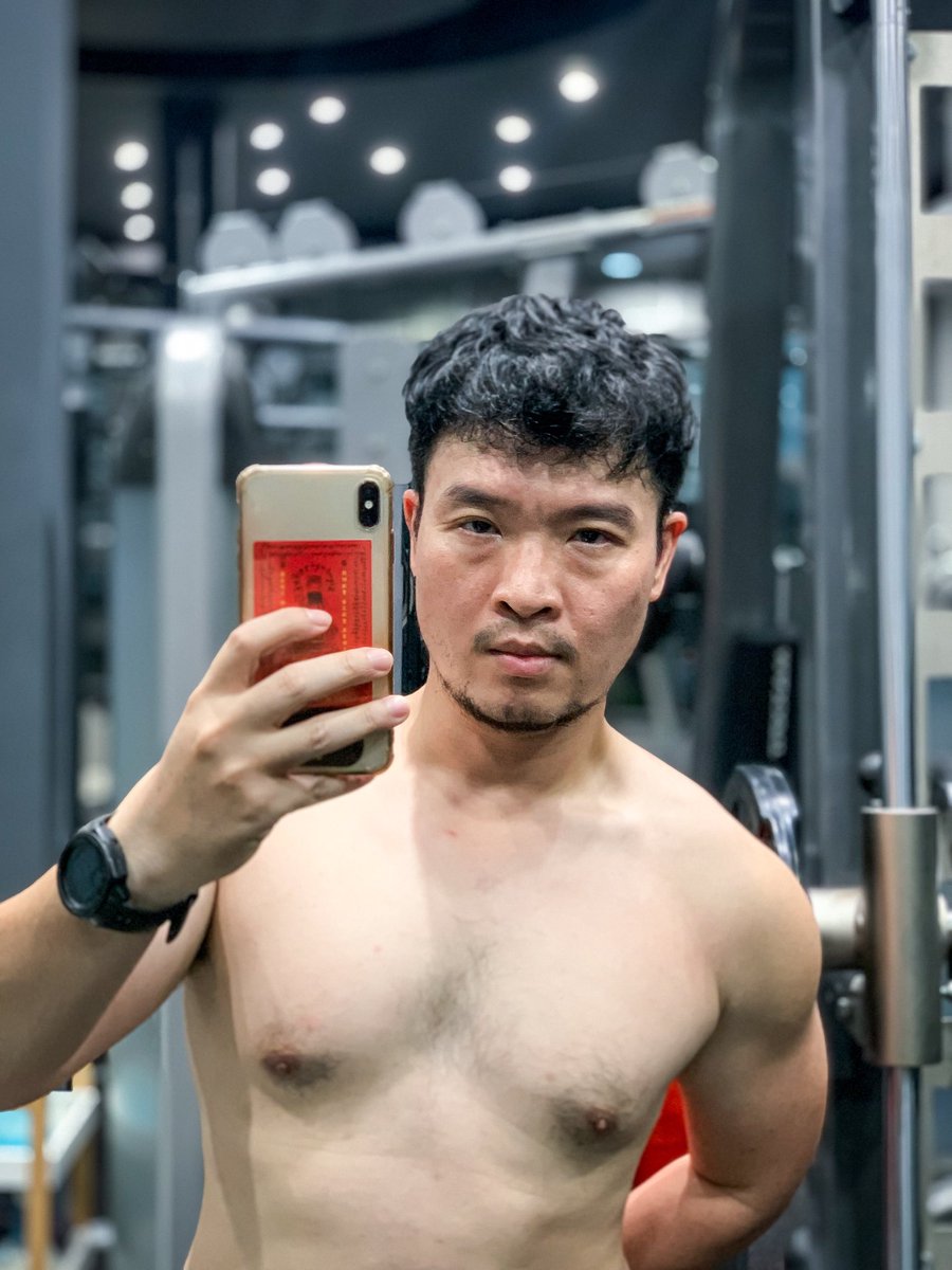 AofWorkit's tweet photo. วันนี้เล่นขา แต่ถอดเสื้อ 🤣 https://t.co/BMwJQYN1Bs