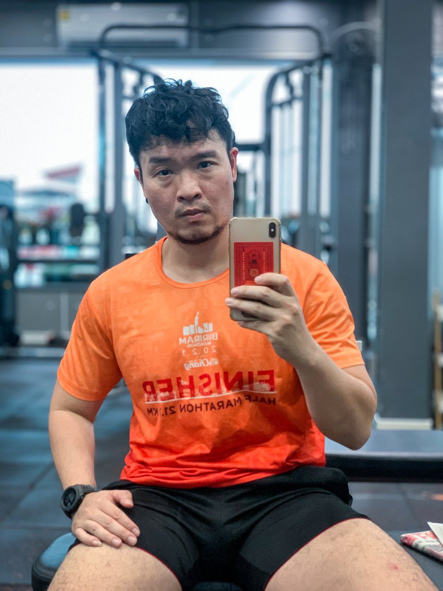 AofWorkit's tweet photo. วันนี้เล่นขา แต่ถอดเสื้อ 🤣 https://t.co/BMwJQYN1Bs