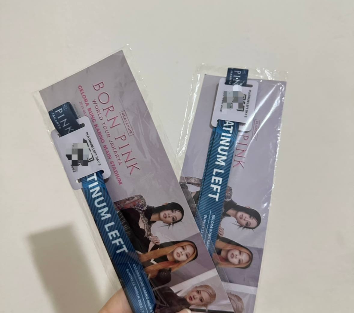 thenblank2's tweet photo. WTS want to sell ‼️ Jual tiket konser Blackpink Bornpink World Tour Jakarta 12 Maret ‼️

📍DAY 2 PLATINUM LEFT (AQ59) DAN (AP26)

Jual UNDERPRICE ‼️ Trusted ‼️ bisa COD di venue ‼️ Sudah berupa wristband‼️  Nanti bisa dibantuin pas mau scan barcode 
#BLACKPINKinJAKARTA https://t.co/MhAzuEf5Go
