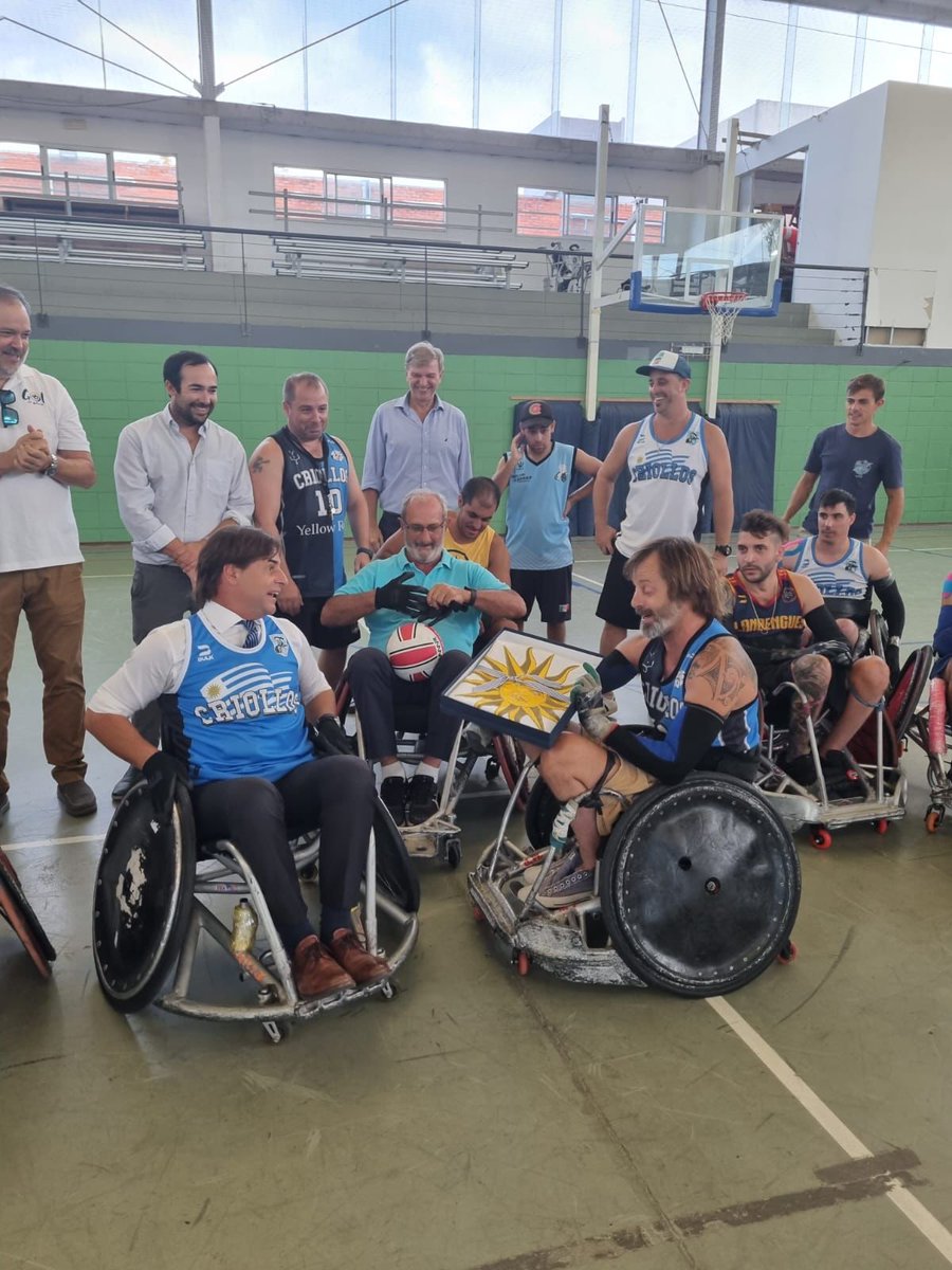El Presidente de la República, <a href="/LuisLacallePou/">Luis Lacalle Pou</a>, estuvo junto a la Selección Uruguaya de Rugby en Silla de Ruedas en la previa de su participación en el Sudamericano. 

¡Gracias por el apoyo 🇺🇾!