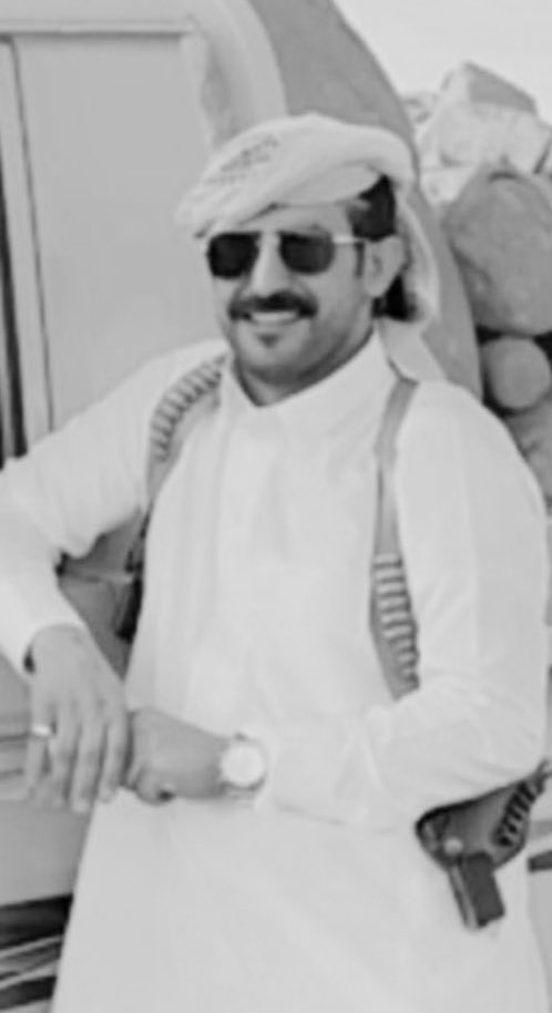 #معدي_الكذوب
كل يومٍ بعد موتك يسمى عزاك 
لين يوم القيااامه / كل يومٍ عزاء):
       جعل الجنه تغشاك🤲🏼