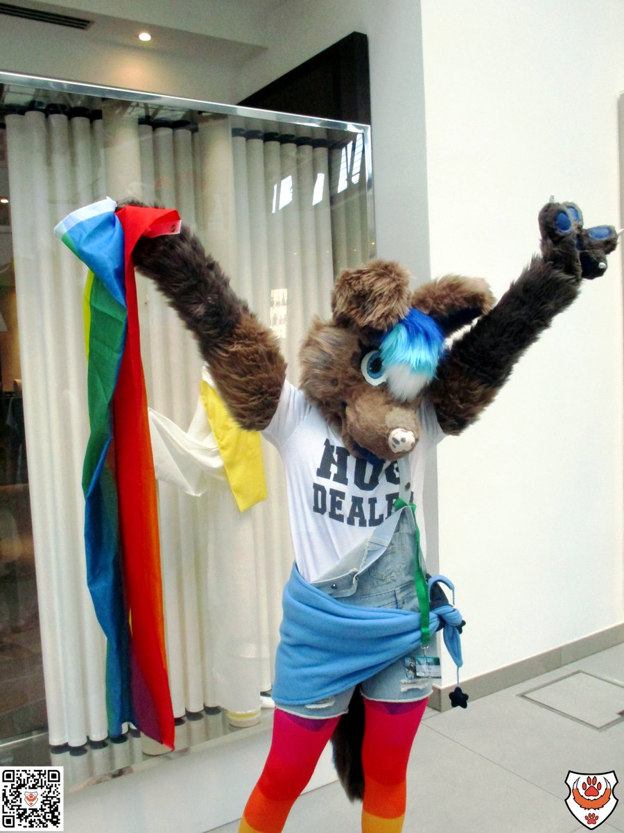 HalleFurs's tweet photo. Bunt zum #FursuitFriday https://t.co/edrScY5LOE
