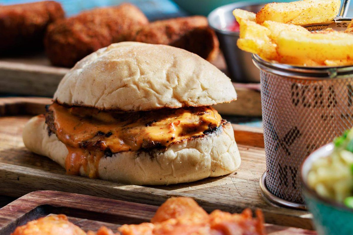 ochanyama's tweet photo. Get your weekend started with this delicious chicken prego! 💪🏽

#weekendvibes #grillandchill #weekendthings #finallyfriday #ochaing #lusaka #zambia #ochanyama https://t.co/xw6IvJZFgA