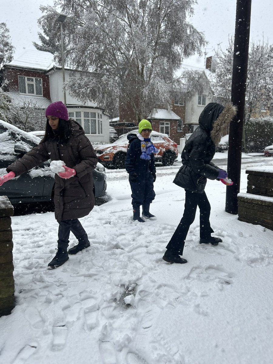 Taz_masta's tweet photo. No wasting time here! #snowday #whatwork 😍🤭 https://t.co/Yzl9a7jvKe