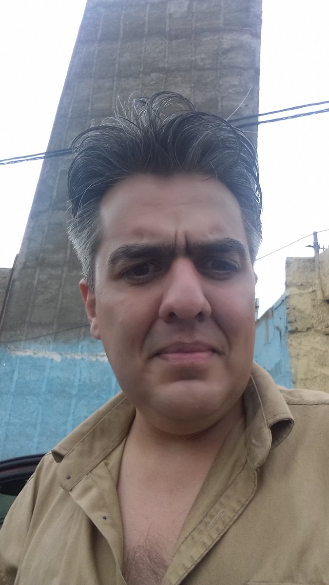 بدون سبیل، بعد از شش سال.
 دروازه غار.