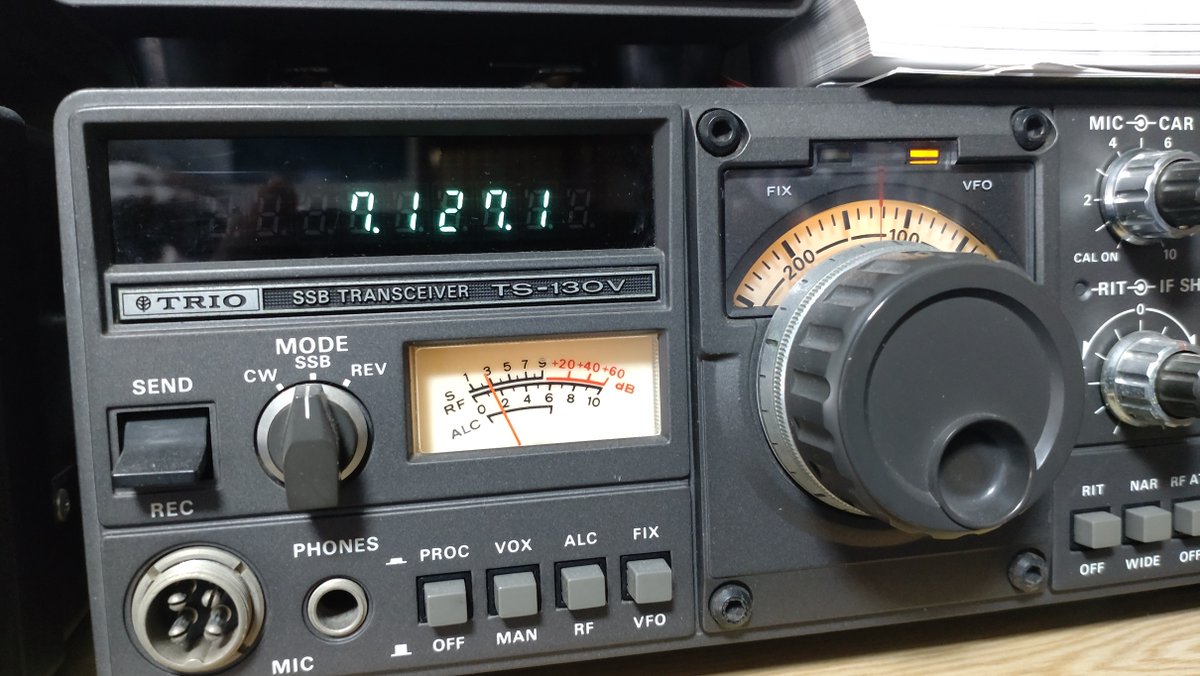 kakarot2010's tweet photo. @takamurakazu 我が家の古い無線機たち。
#TS830 #TS520 #TS130 https://t.co/uNwJkzJKLY