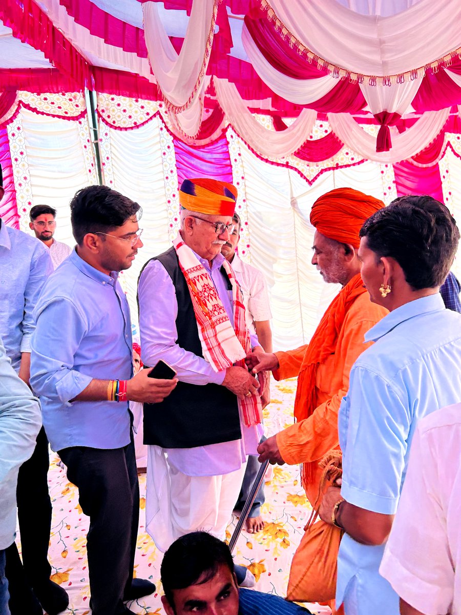 NarpatRajBarmer's tweet photo. #गुड़ामालानी #गोलिया_जेतमाल
श्री ख़ुमाराम जी धुंधवाल सरपंच गोलिया जेतमाल व पूर्व उपप्रधान सिणधरी के सुपुत्र डा गजेंद्र जी के विवाह समारोह में शामिल हुआ! 
#Gudamalani #GoliyaJetmal https://t.co/FiIHokoAfB