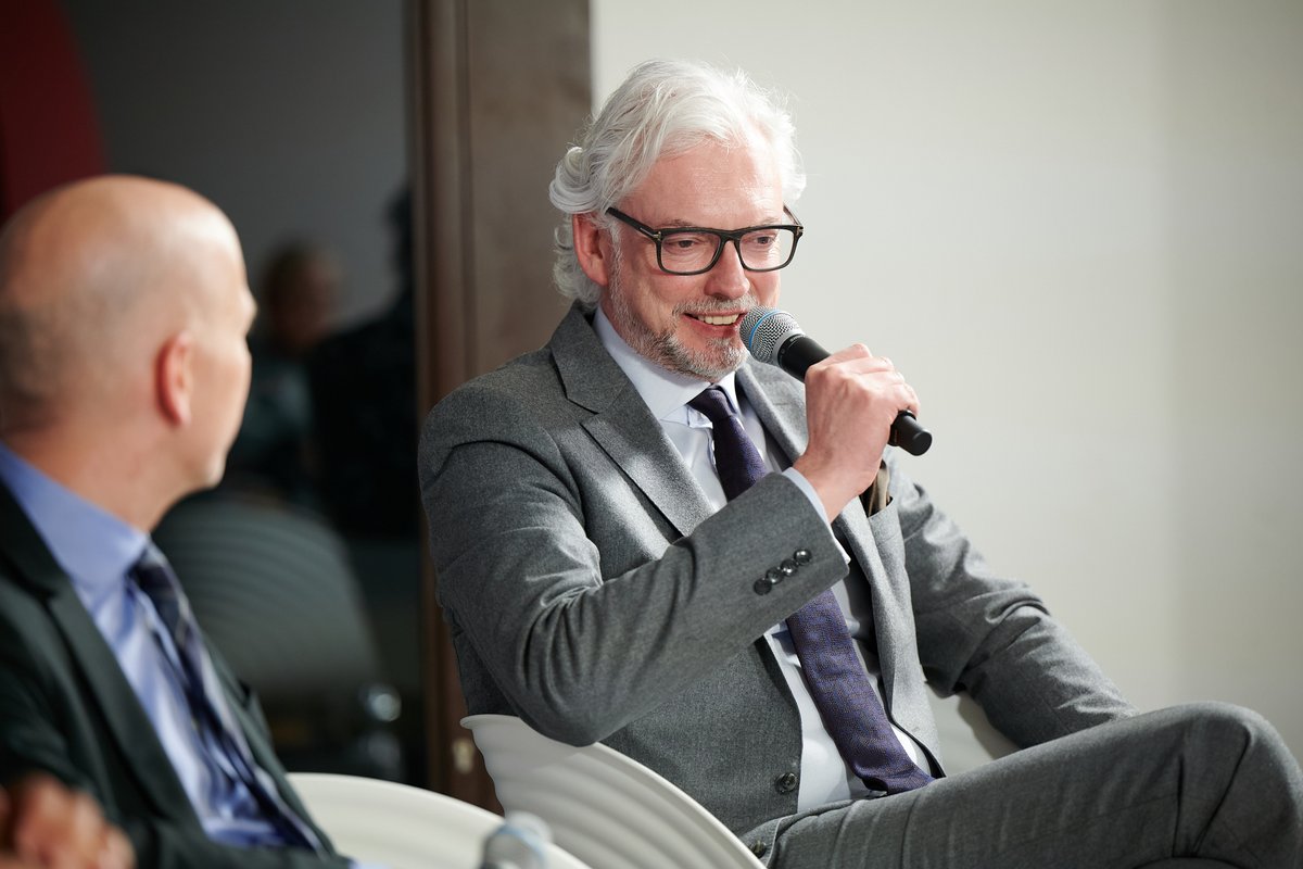 OeEnergie's tweet photo. „Versorgungssicherheit hat einen hohen Stellenwert und sie muss auch etwas Wert sein!“ - so Michael Strugl beim #OETF. Den Nachbericht und die gesamte Diskussion zum Nachsehen u.a. mit @vollenergie, @MagratheanTimes, @maurerchr, @JozefVasak gibt's hier: https://t.co/FRm7oXW5gL https://t.co/JEb1JuvN7p