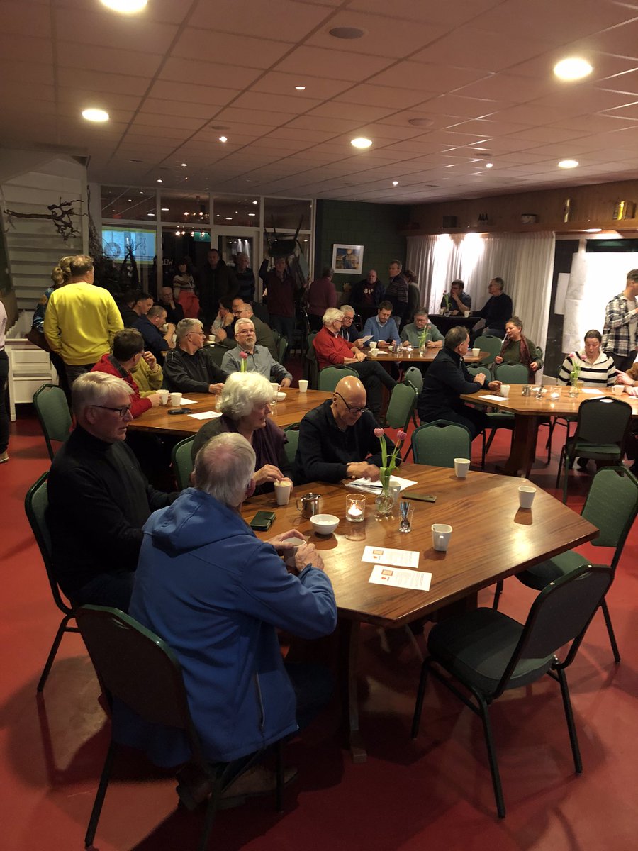 slimsteweg's tweet image. Weer volle bak in @DeMelktap bij de buurtbijeenkomst over de start van de uitvoering van de eerste fase N825. Veel praktische informatie van @heijmansnl over de uitvoering, indrukwekkende lijst met innovaties, mooie documentaire en demonstratie met VR bril door @Saxion studenten.