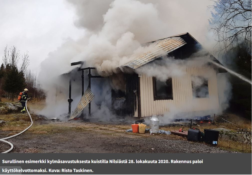 Älä rakenna jääkaappiin savustinta. Näistä tuhoutunut miljoonien edestä koteja ja mökkejä. Ilmiö katosi 1,5 vuodeksi, mutta palasi takaisin tänä talvena.  Pidä kaikki savustimet etäällä rakennuksista. #elämänturva #tulipalo (kuvakaappaus Pelastustiedosta) tamperelainen.fi/paikalliset/57…