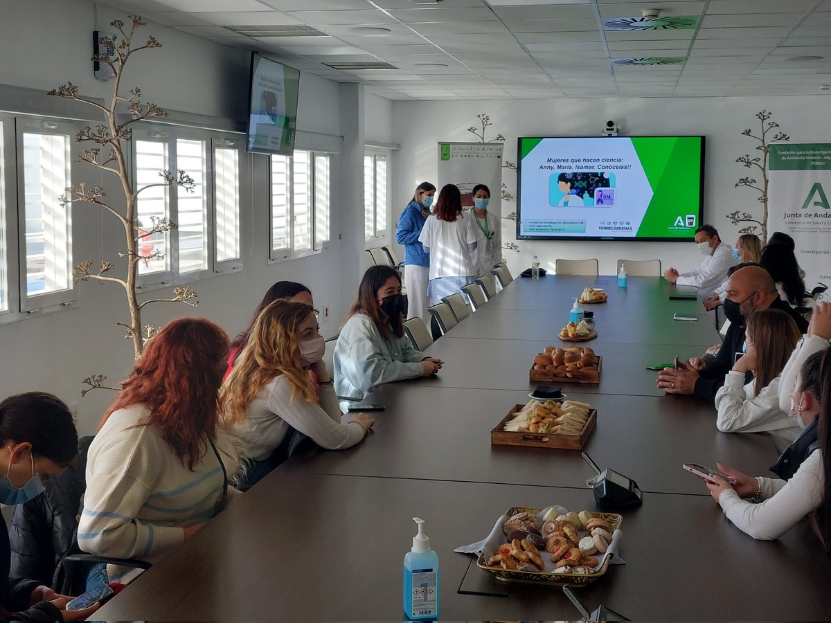superlabhut's tweet photo. #cafeconciencia en el @TorrecardenasHU en colaboración con la unidad de Investigación, @FIBAO y las UGCs de Laboratorio y Anatomía patológica y los alumnos del @ticalbaida @AlbaidaBMyC Ponencia de nuestra investigadora @hannyta_134 Divulgando ciencia. https://t.co/2HAOu7iEBr