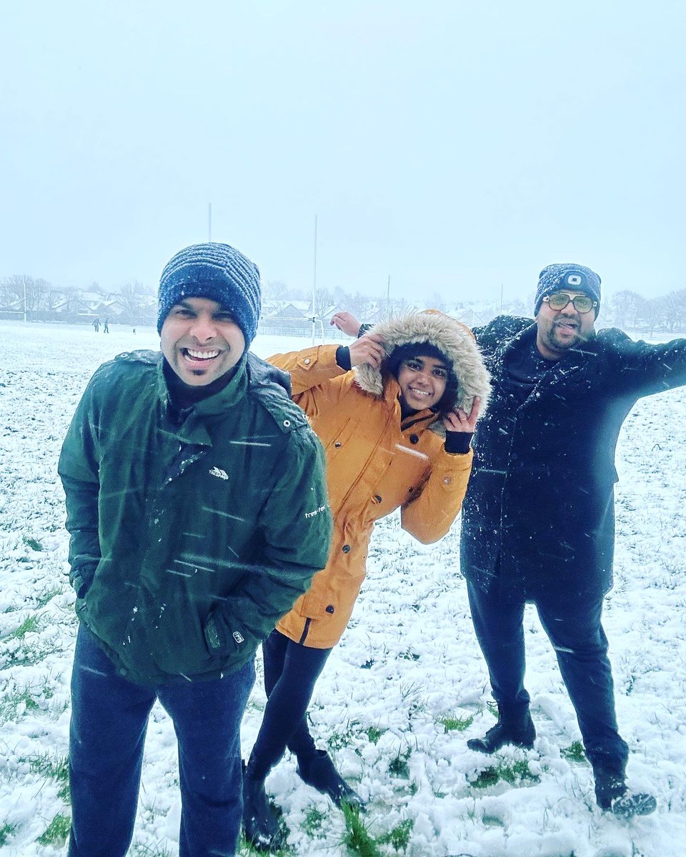 jayshah_1999's tweet photo. When We became snowman/ snow person ❄️ ⛄️
#SnowFall #SnowyGalway #WhiteGalway #Ireland #SnowfallinGalway #SpringSnowFall #IrishWeather https://t.co/vQC8ogRk82