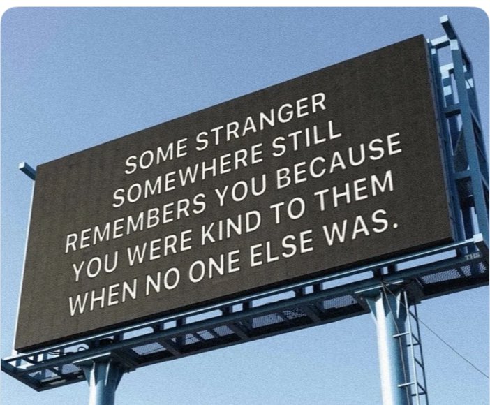 In de gure storm van sociale media en samenleving is het wellicht een idee om vandaag eens een beetje te oefenen met:

Random aardig zijn en mooie (kleine) dingen doen?