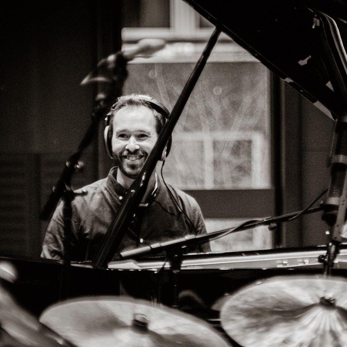 jazzedde's tweet photo. Norwegian pianist and composer @eyolfdale is back with his new album. Capturing the highs and lows of life on the road, ‘The Wayfarers’ is out now. Watch the video and listen to the album on jazzed today.

listen. watch. read. https://t.co/ZfoWpjqrzh

#Eyolfdale #jazzed https://t.co/YhtTYUFp6c