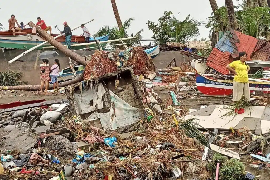 nicolas_saniel's tweet photo. #ResearchPaRinSa2023 
#PerspectiveMatters 

One of our country’s societal issues is flooding. By conducting research and inquiry, we can identify how we are going to approach and solve this issue in a more effective way.

SHS MOLINO PERPETUALITE RESEARCHER https://t.co/1bUxKwhSdr