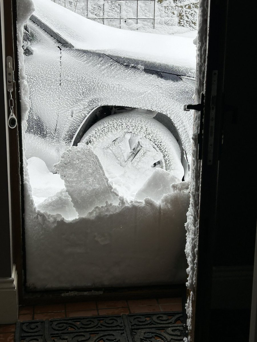 RhodesRuth's tweet image. Current views in #Delph #Saddleworth I’m guessing no post today 😂❄️❄️☃️