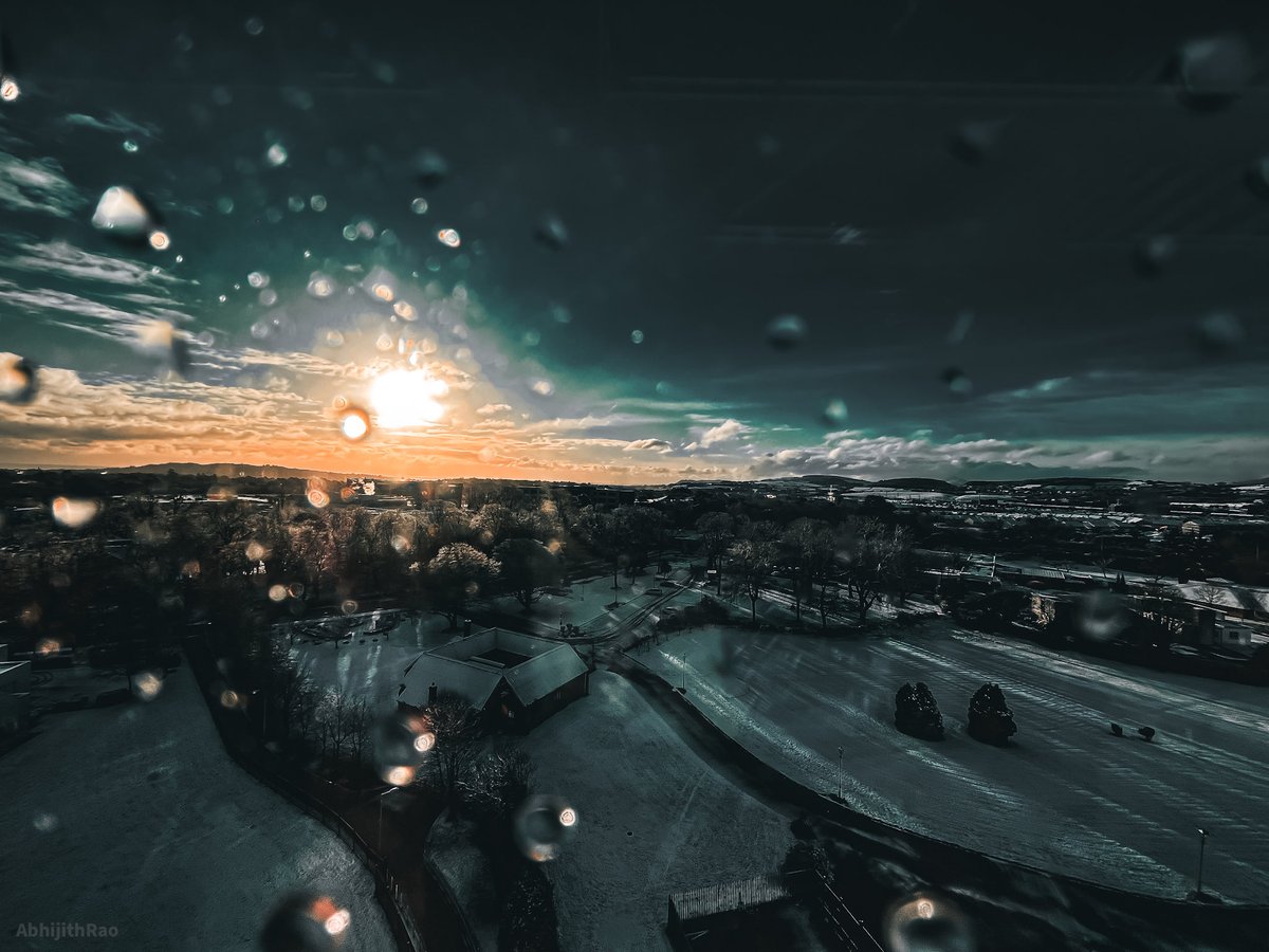 A lovely white morning in Dublin today. Bosses can’t be complaining if employees are looking out of the window more than usual. The weekend is almost here.