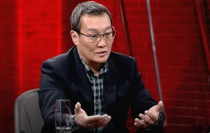 Хэд дахиж үзлээ. Үнэхээр өөр юм ярих юмаа. Энэ хүний санаж бодож төлөвлөж байсан шинэчлэлийг хуулийн салбарт хийж чадсан бол их зүйл бүтээх байжээ. Дорлигжав тэргүүтэй АН тэнэгүүд МАН нийлж худал гүтгэлэг тараан албан тушаалаас нь авч байсныг бол сайн санаж байна.