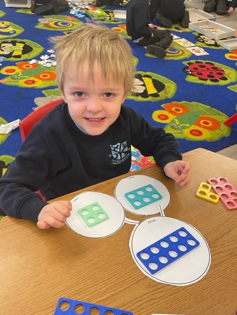 HambrookSchool's tweet photo. EYFS have been finding ways of making 10 this week. Fantastic child led learning investigating ways using numicon. #hambrookr https://t.co/5PVc23uVlI