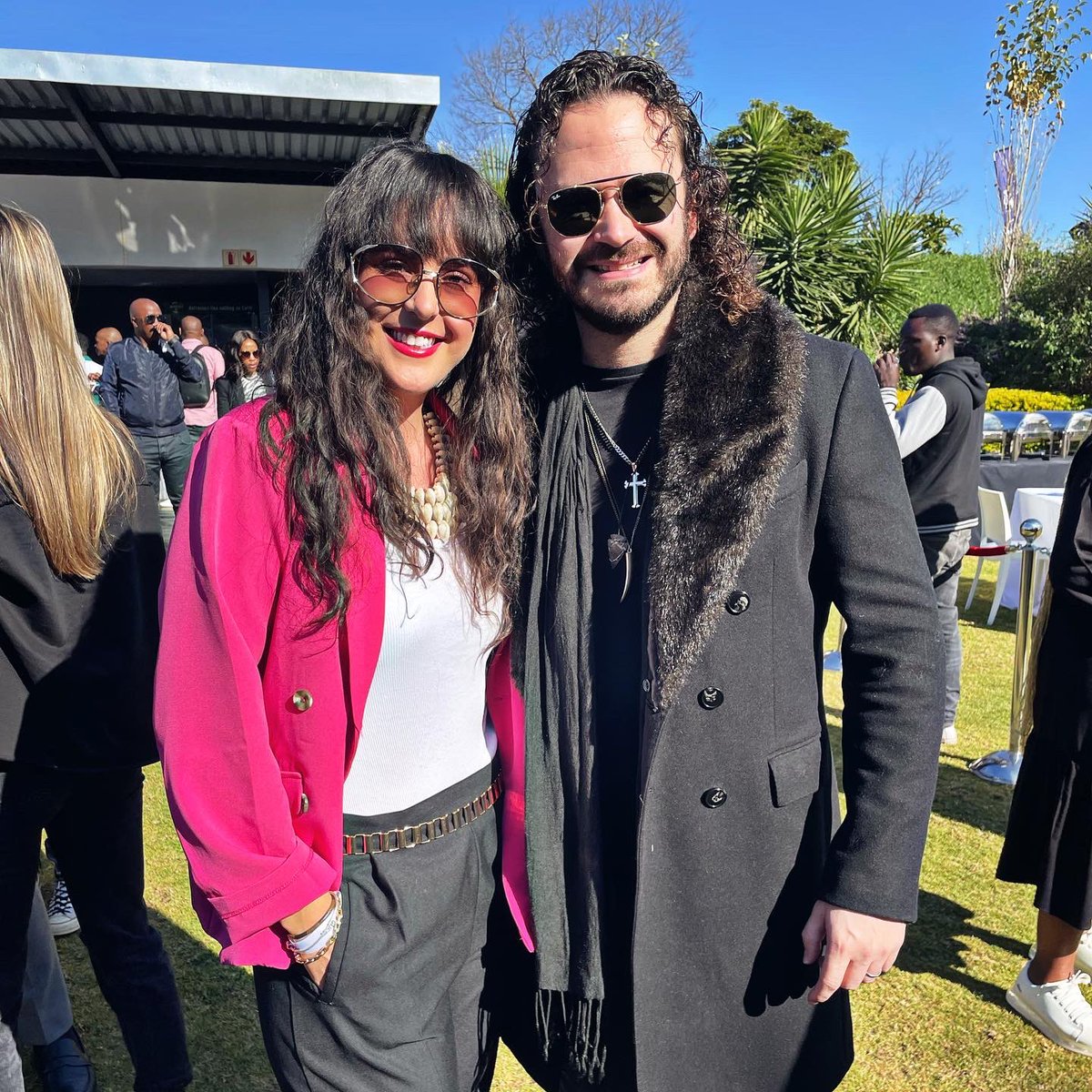 DanielBaronSA's tweet image. Today the pop music force @JamieleeSexton1 releases her latest heart-thumping single #RunRunRun. It’s an amalgamation of soul, dance and hyper-pop, and it’s the 7th single that I’ve been blessed enough to co-write &amp;amp; produce for this proudly SA pop queen 💫
linktr.ee/JamieLeeSexton