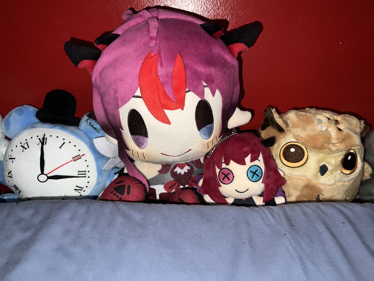 MatthewGamer_1's tweet photo. Mine came just in time! Everything is super high quality and Hootsie is super soft, too! Definitely one of my favorite merch sets so far! 

(Also still can’t believe that I managed to get the limited edition lol) 
#showMEI https://t.co/CdPzXLf6C2