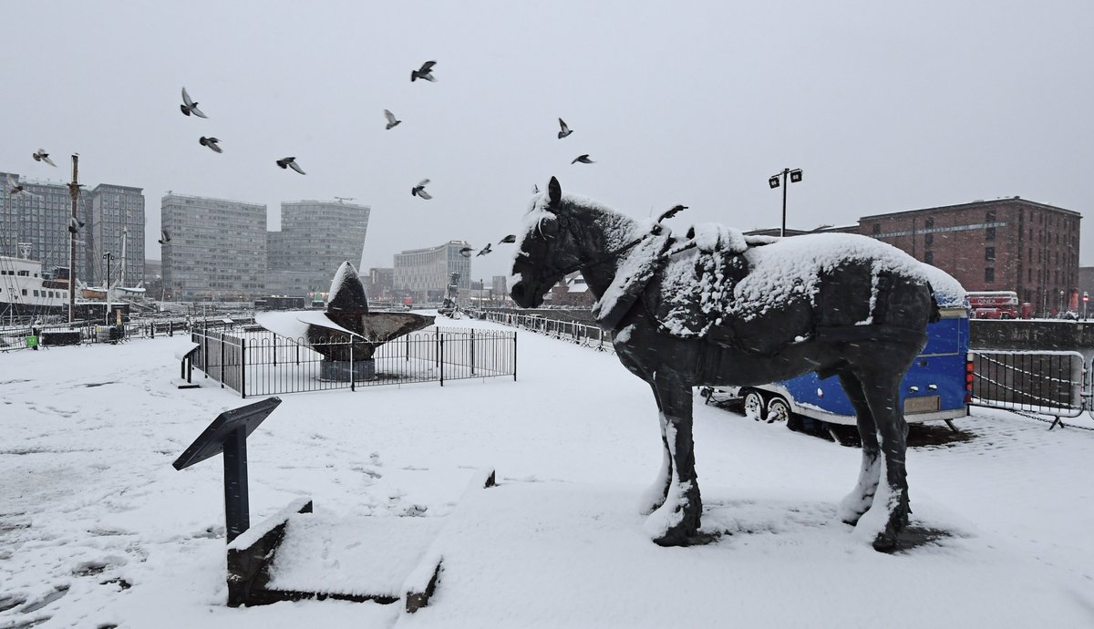 snapperlane's tweet photo. Morning Liverpool #snow #Liverpoolsnow https://t.co/WeR0JwteuK