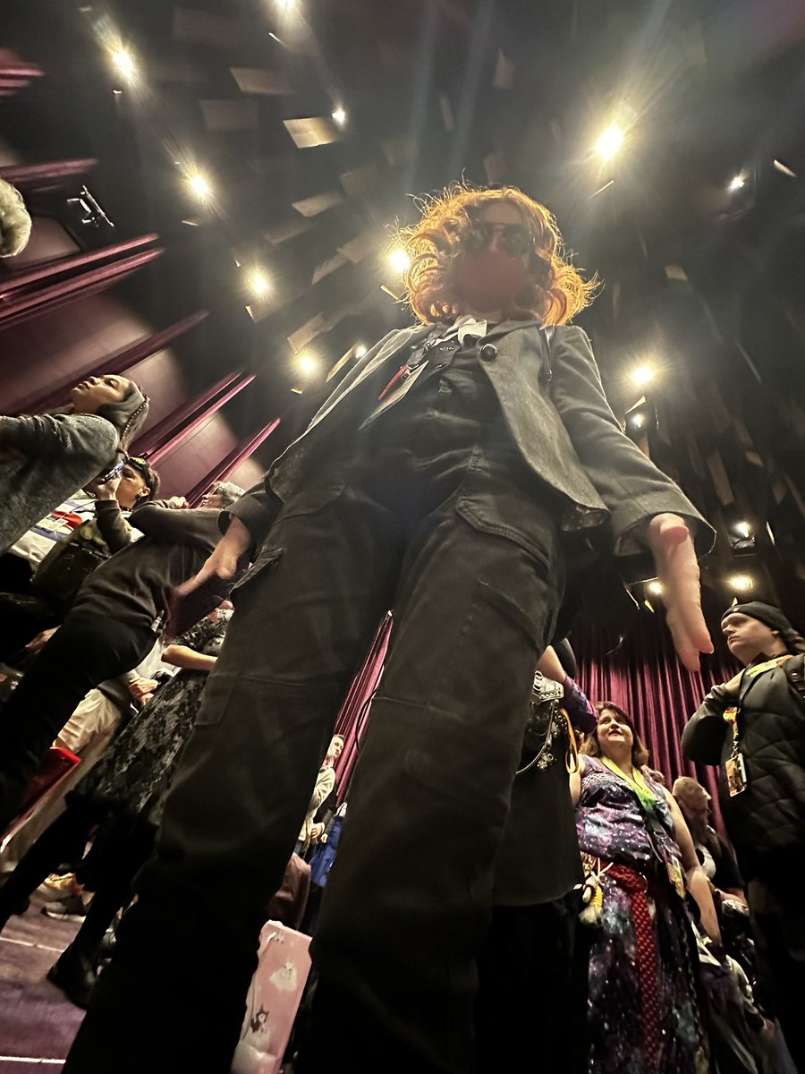 skywhiscosplay's tweet photo. pov: Crowley is about to step on you. #goodomenscosplay #crowleycosplay #eccc23 https://t.co/X27RIR3tdr