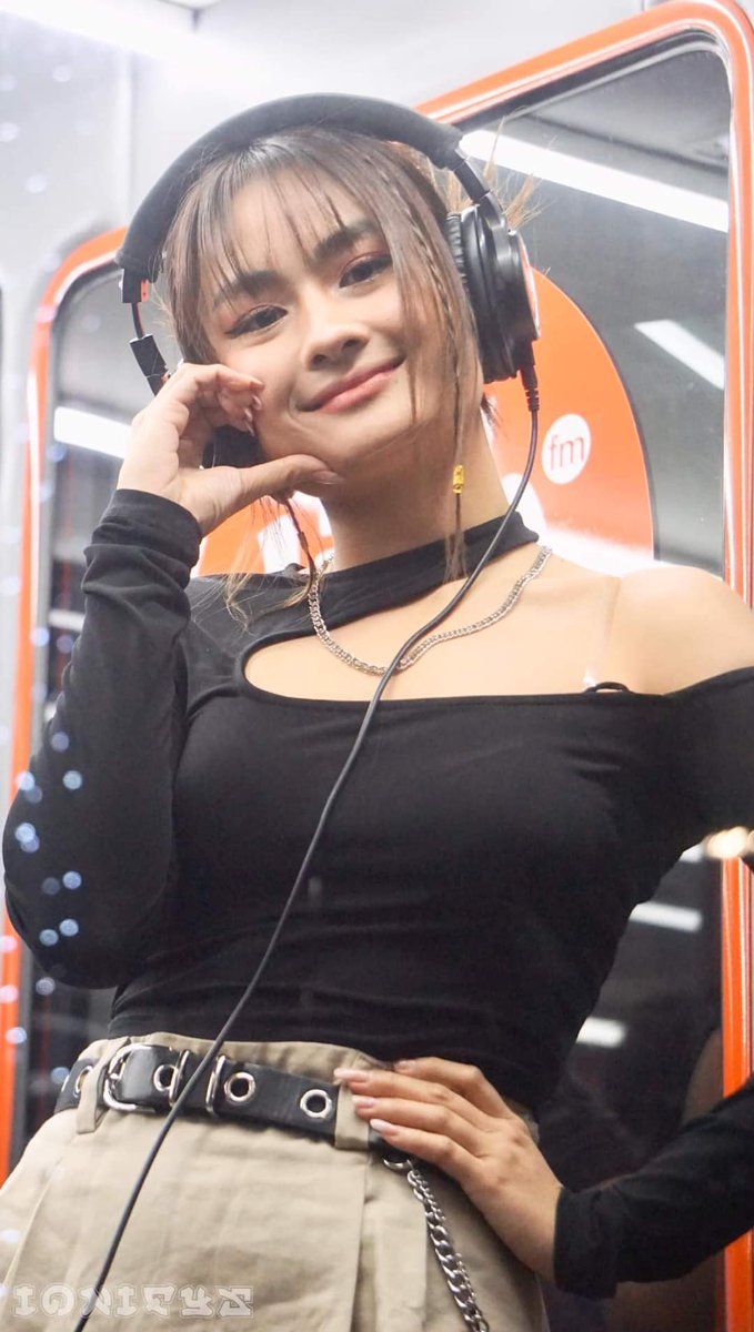 laizanaticsofc's tweet photo. We are in awe of your beauty @calista_laiza
Credits to the owner for capturing this gorg photos. 

📸: iONifYz

[03.06.2023]
Live on Wish Bus Roadshow
at Green Gate of Araneta Coliseum

#CalistaPH #CalistaLaiza #CalistaOnWishBus #DontHaveTime
#LaizaComia https://t.co/3Qw0x2hWeQ