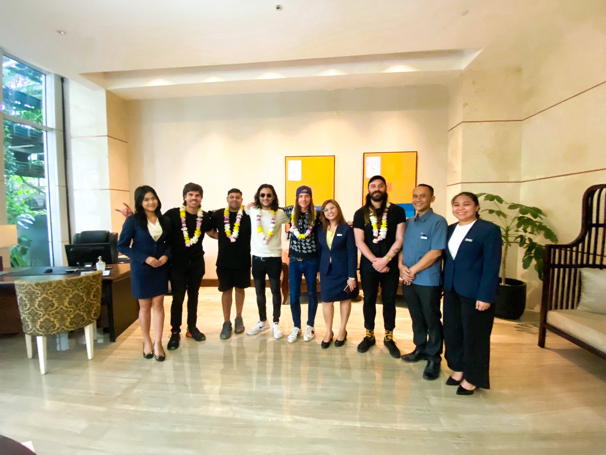 TheGrove_Suites's tweet photo. We are very honored to welcoming @redjumpsuit in Jakarta. Thank you for staying with The Grove Suites by GRAND ASTON.

#StayAtAston
#StayAtArchipelago
#StayAtTheGroveSuitesbyGRANDASTON https://t.co/jEUcjj6hqk