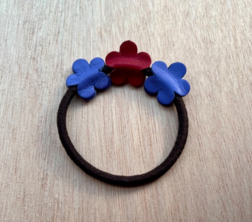 twistore_jp's tweet photo. No.２８  革のお花のヘアゴム
￥780
詳細は下記にてチェックしてください！
➡︎ https://t.co/Zedjq08hIR
#秒速販売ツイストアー 
#手数料イッテンハチパー
#ツイストアー https://t.co/29ODYI7f8p
