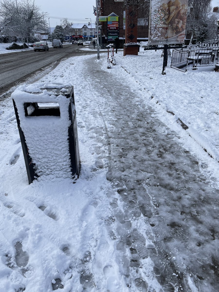 As the great <a href="/MickFerry/">Mick Ferry</a> once said, under 50’s fall over, over 50’s have a fall. Be careful out there! #snow #falls <a href="/LiverpoolPH/">Public Health Liverpool</a>