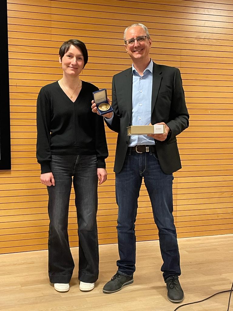 Radio-Onkologie USZ (@radoncusz) on Twitter photo Congratulations to Prof. Andratschke for being awarded with the Emmanuel van der Schueren Award from the Belgian Society for Radiotherapy and Oncology (beSTRO) for his work on reirradiaton! <a href="/RadOncUSZ/">Radio-Onkologie USZ</a> is proud!
#reirradiation Congratulations to Prof. Andratschke for being awarded with the Emmanuel van der Schueren Award from the Belgian Society for Radiotherapy and Oncology (beSTRO) for his work on reirradiaton! <a href="/RadOncUSZ/">Radio-Onkologie USZ</a> is proud!
#reirradiation