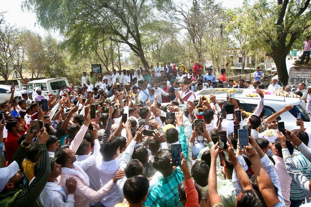 SachinPilot's tweet photo. करौली जाते समय https://t.co/fvDvs68kku