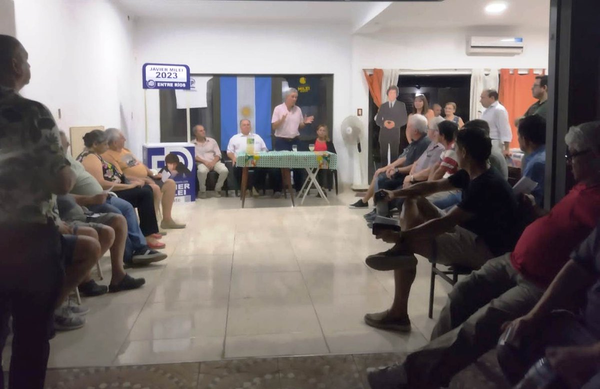 dariobaez's tweet photo. ¡LA ÚNICA SOLUCIÓN @JMilei PRESIDENTE! 🦁🇦🇷
¡ @SebastianEt! | POR ENTRE RIOS 🦁¡
El jueves por la noche el referente de “Javier Milei” en Entre Ríos encabezo un encuentro de dirigentes “mileinistas” en la ciudad de #Colon, distrito conducido por un #vecinalista. https://t.co/ViimDfr2Fv