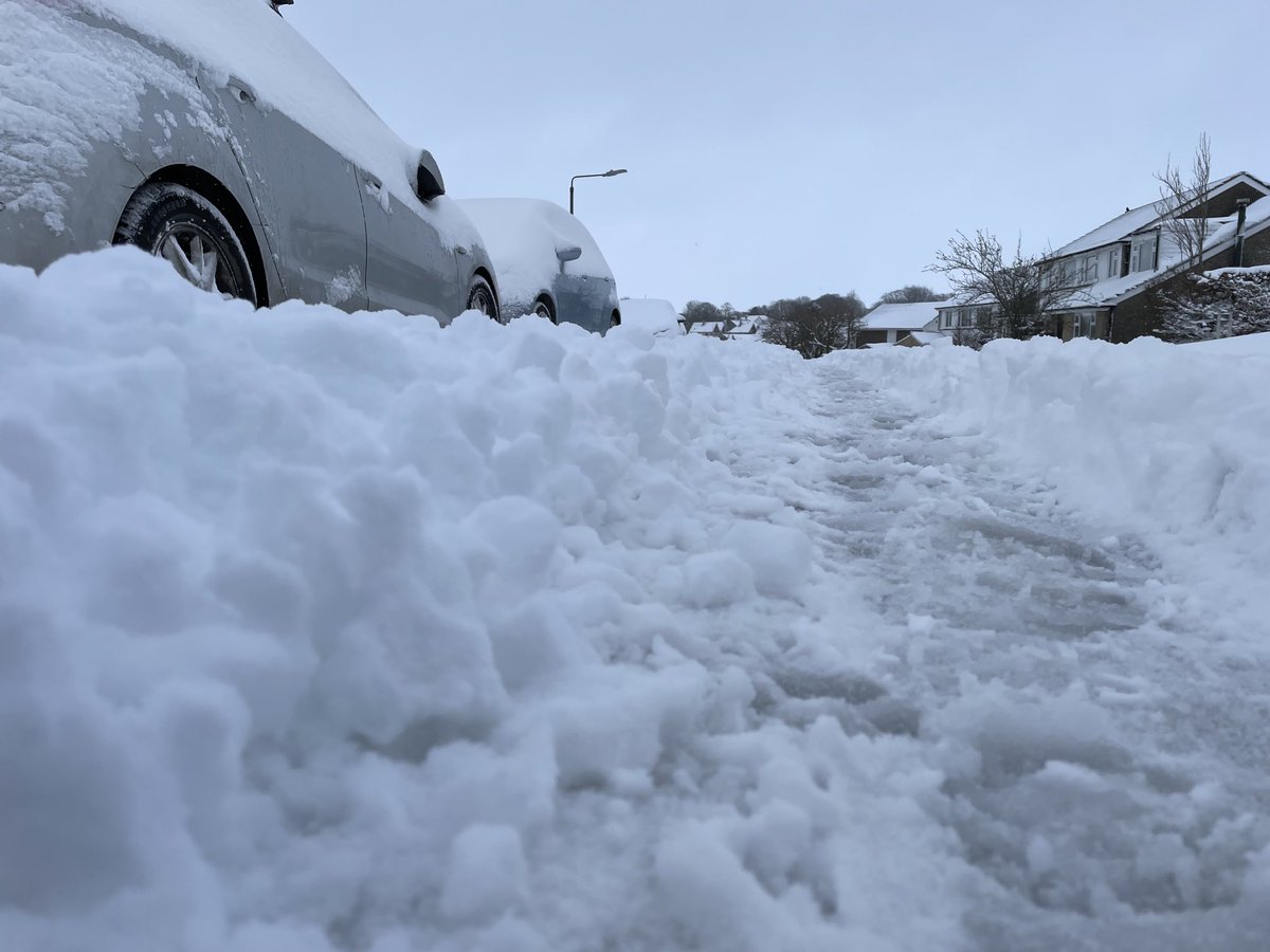 Matthew Barlow (@matthewbarlow5) on Twitter photo <a href="/bbcemt/">BBC East Midlands</a> <a href="/BBCNews/">BBC News (UK)</a> <a href="/BBCDerby/">BBC Derby</a> #snow #buxton people not attempting to clear their cars <a href="/bbcemt/">BBC East Midlands</a> <a href="/BBCNews/">BBC News (UK)</a> <a href="/BBCDerby/">BBC Derby</a> #snow #buxton people not attempting to clear their cars
