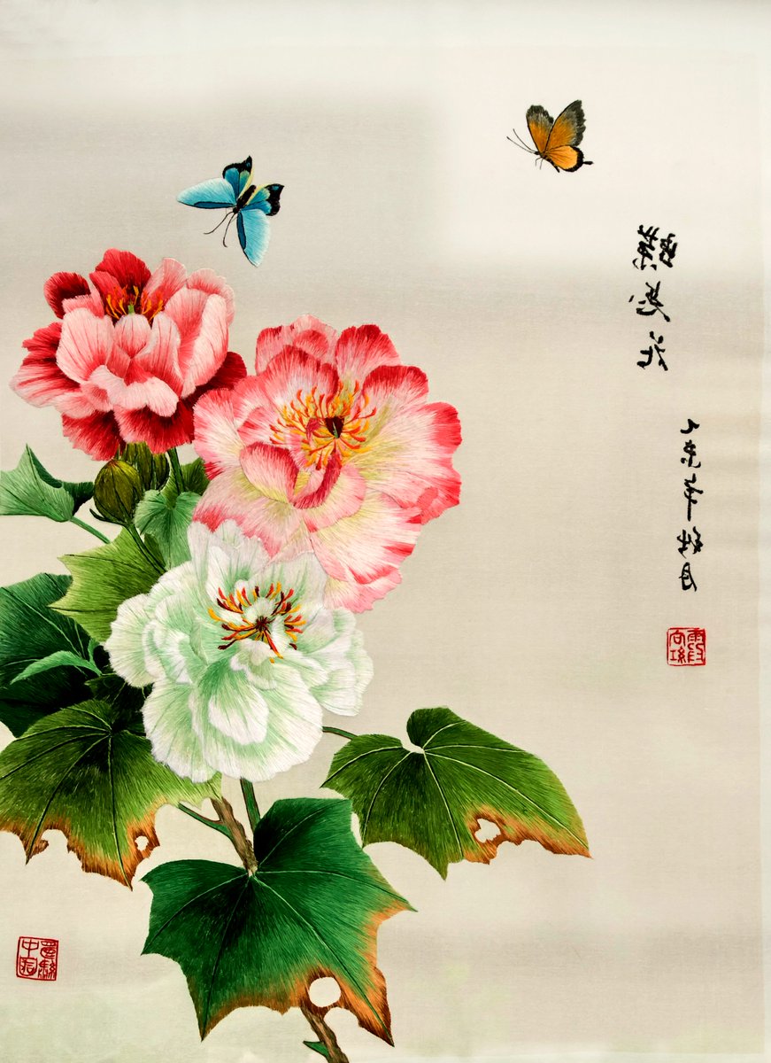 ChongqingNews's tweet image. Chongqing Shu embroidery, a thousand-year-old embroidery, showcases unique local culture with bold styles and comprehensive techniques. #Jiulongpo Shu embroidery was listed as intangible cultural heritage in 2019. #Chongqing #ShuEmbroidery #IntangibleCulturalHeritage