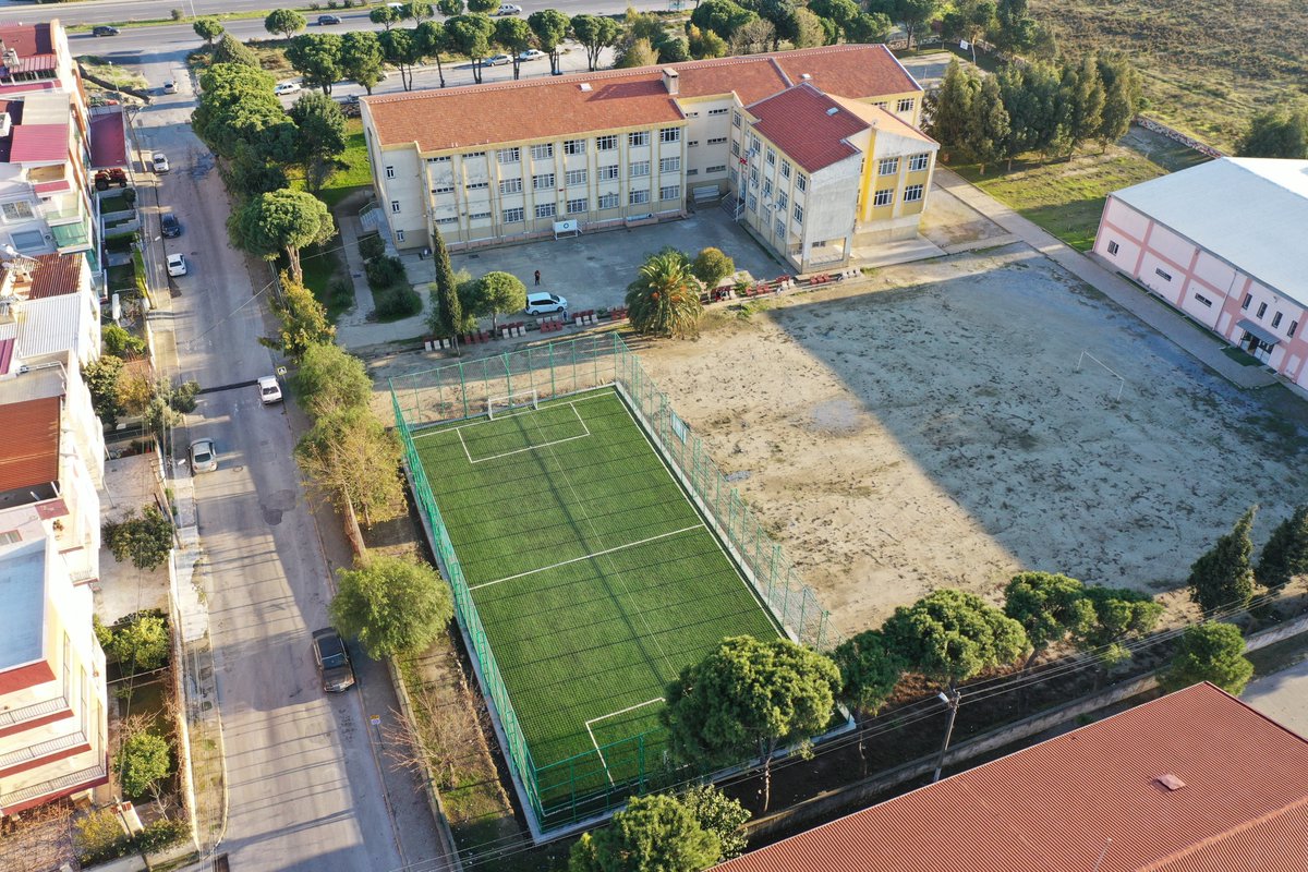 📍Söke Hilmi Fırat Anadolu Lisesi

Bizim için değerli olan gençlerimize en iyisini yapmak için çıktığımız yolda #HalıSaha yatırımlarımıza devam ediyoruz.👏🇹🇷