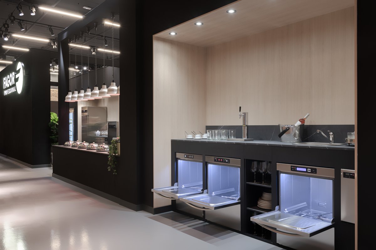 Büyük ve parlak sonuçlar için küçük ve çok yönlü bir çözüm 💫

fagorprofessional.com/en/kitchen-app…

#FagorProfessionalTürkiye #profesyonelmutfak
#FagorProfessional #fagorprofessionalfoodservice