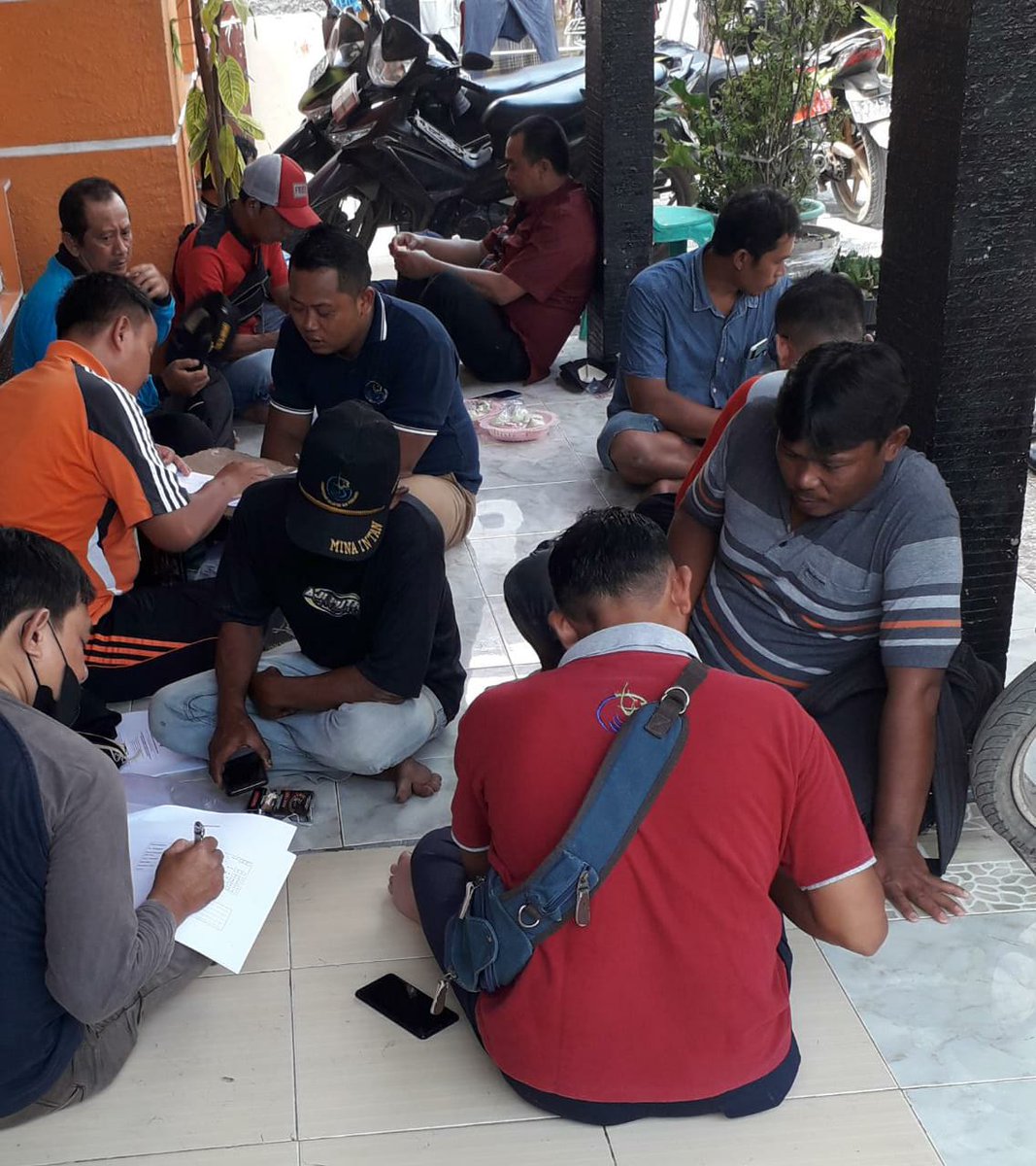 abduljamil0380's tweet photo. Jum'at, (10/03/23), Abdul Jamil, S.Pi, MM,Luhkan Brebes, Pendmpingan Team Peneliti BRIN Jakarta Prof. Armen DKK untuk Kuisioner Sosial Budidaya Udang Vaname Kabupaten Brebes 
#GiatLuhkanSatminkalTegal 
#Brebes
#Laporluh 
@BeritaKKP @PKBLU_bp3tegal @dinkanbrebes @brsdm_kp https://t.co/gfsf0R8bqr
