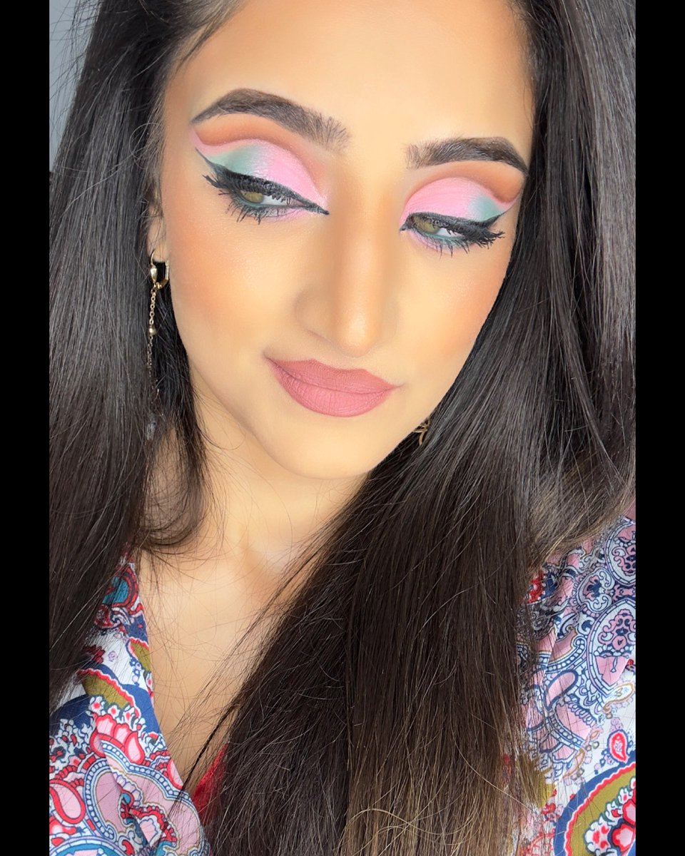 Lili_13or's tweet photo. #makeupinspiration #cutcreasemakeup #eyesgreen #makeuptrends #cateyes #wakeupandmakeup #eyemakeuplook #graphiceyeliner #makeupforgreeneyes @sephorafrance @sephoracollection Β #marioncameleon #pinkmakeup #flowermakeupn#makeuppage #makeupfeed #creativemakeup https://t.co/NL7jGqEz4p