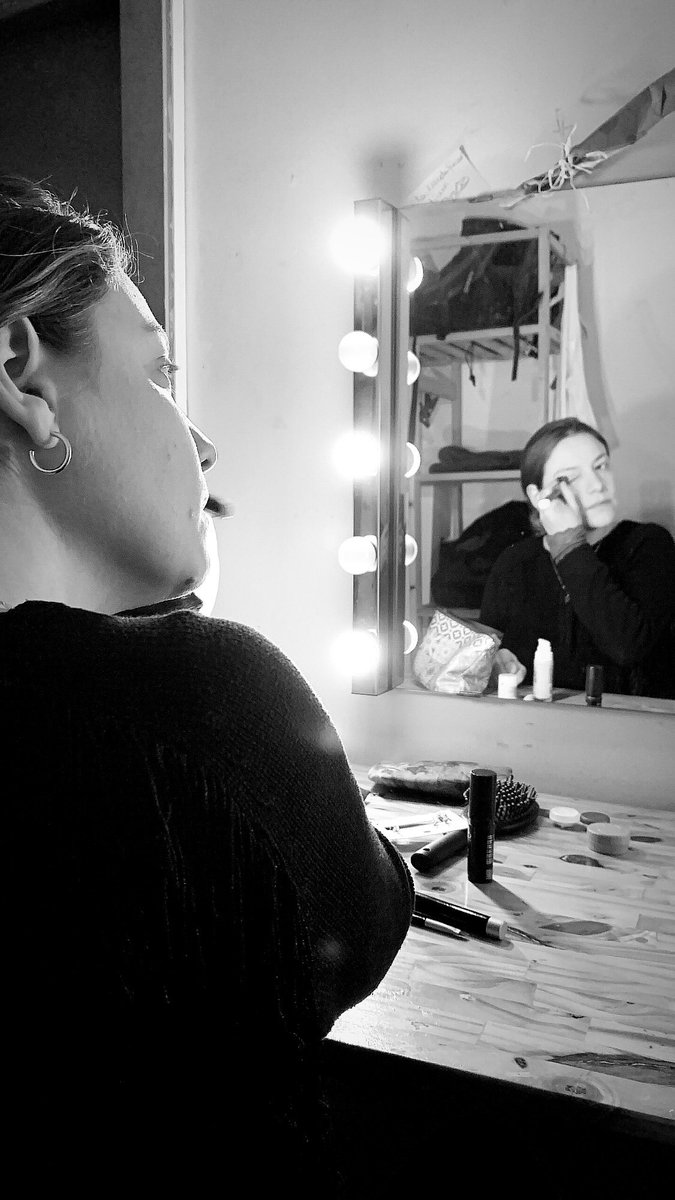 xavier_pamies's tweet photo. Molt feliç de compartir camerino amb la @_lalopezc💕

Ens podeu venir a veure només fins el 19 de març a @TeatreLaGleva 

#Gràcia de @molinarosa https://t.co/KIr21rjAxG