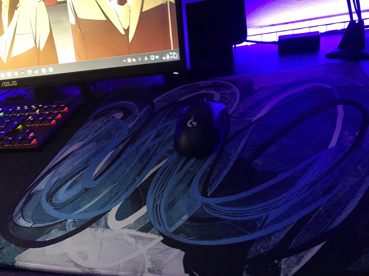 ixyuuu's tweet photo. New mouse pad⚡️#Xtrfy https://t.co/S1kw7vXu64