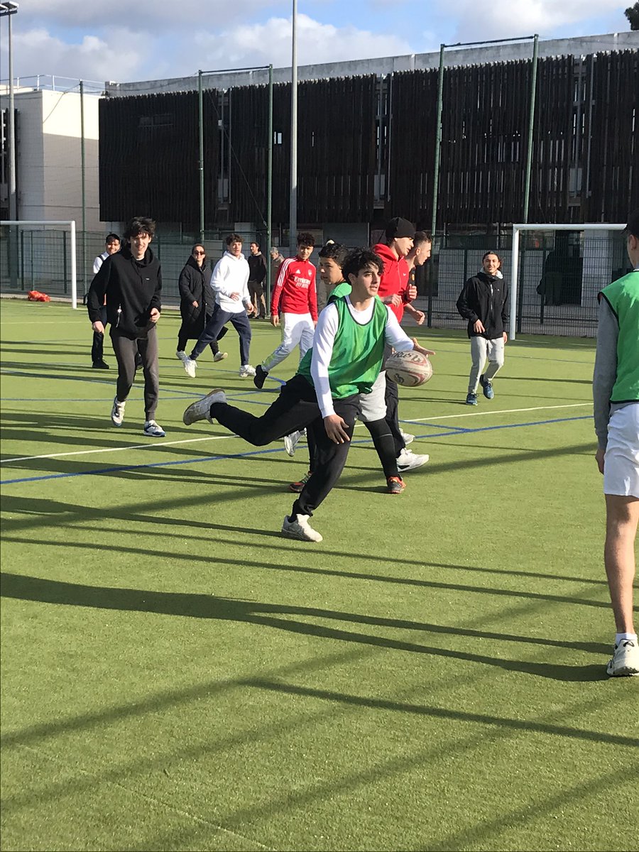 UNSS_PYRENEES_O's tweet photo. Dans le cadre de #generation2024 le lycée Picasso organise une journée autour des valeurs olympiques. C est un moment fort pour vivre et débattre autour de thématiques de respects d inclusions et de lutte contre les discriminations. Merci à tous les intervenants et enseignants 🔥 https://t.co/T3tOhCRXRp