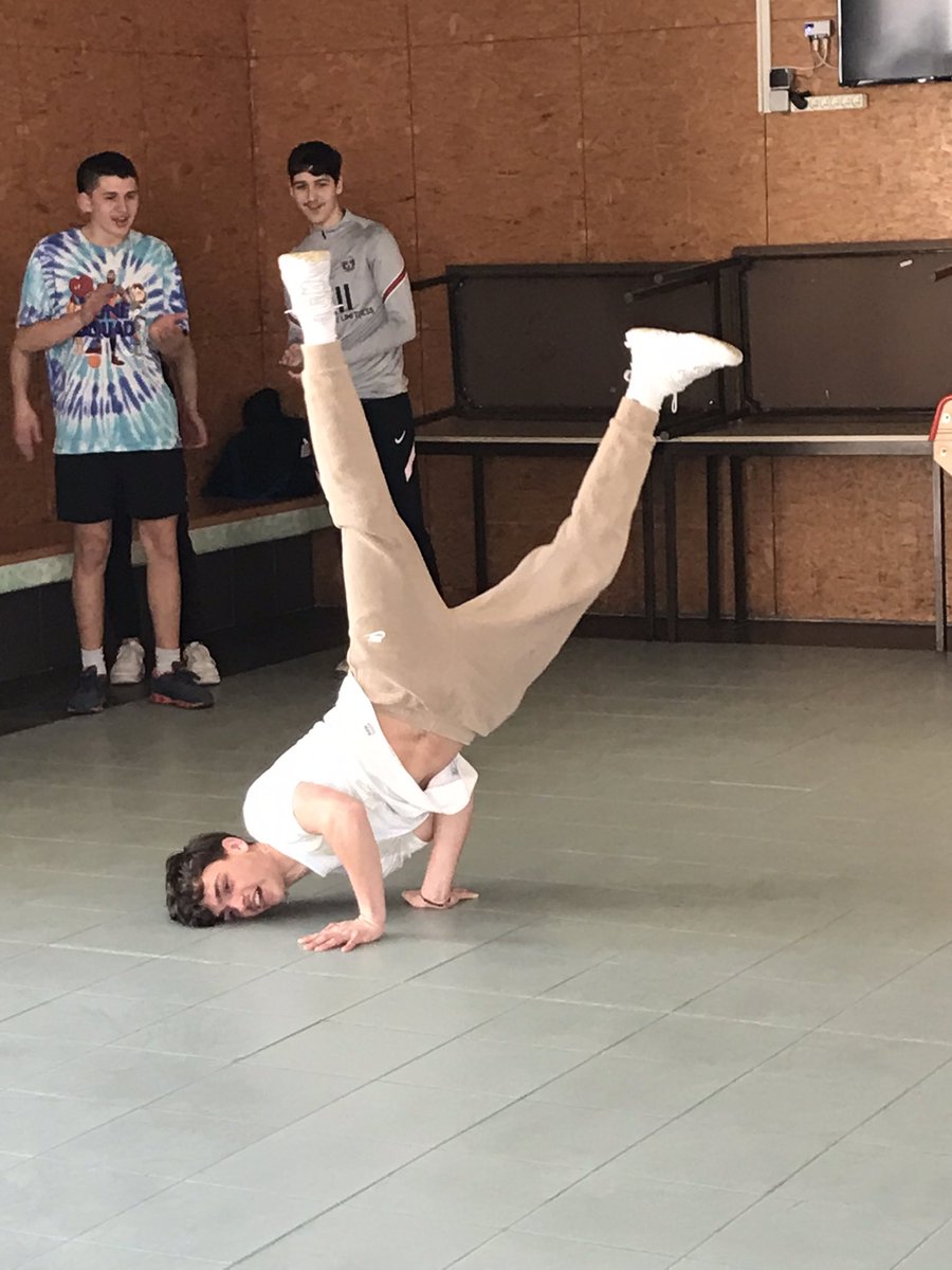 UNSS_PYRENEES_O's tweet photo. Dans le cadre de #generation2024 le lycée Picasso organise une journée autour des valeurs olympiques. C est un moment fort pour vivre et débattre autour de thématiques de respects d inclusions et de lutte contre les discriminations. Merci à tous les intervenants et enseignants 🔥 https://t.co/T3tOhCRXRp