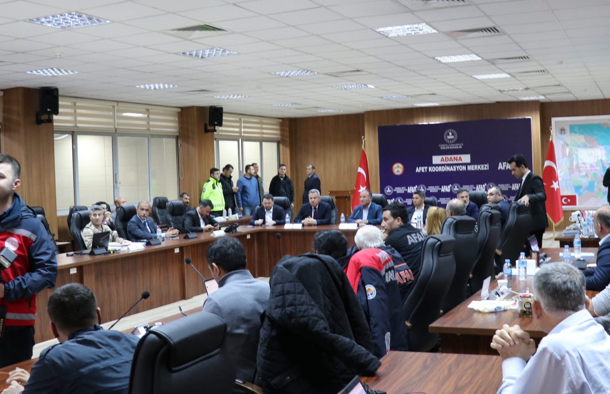 mehmetay01's tweet photo. Adalet Bakanımız Sayın @bybekirbozdag 'ın da katılımıyla, Güvenlik ve Acil Durumlar Koordinasyon Merkezi'nde (GAMER) Koordinasyon Toplantısı yaparak çalışmalarımızı istişare ettik.

Asrın afetinin yolaçtığı yaralarımızı hızla sarıyoruz. https://t.co/gLk8baU25k