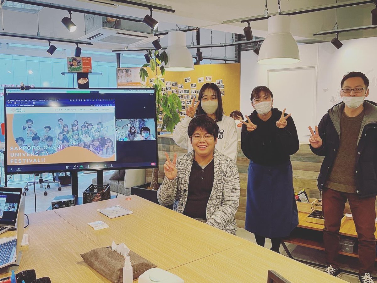 dhws_sapporo's tweet image. 皆さんこんにちは☺️

本日は卒業制作講評会でした🙌

卒業生さんも遊びにきてくださり、賑やかな会になりましたね🤗

一緒に頑張れる仲間と学習が出来るのがSTUDIO札幌！

ご興味のある方は是非一度説明会へお越しください😆

#デジハリ #札幌 #Webクリエイター #Webデザイナー