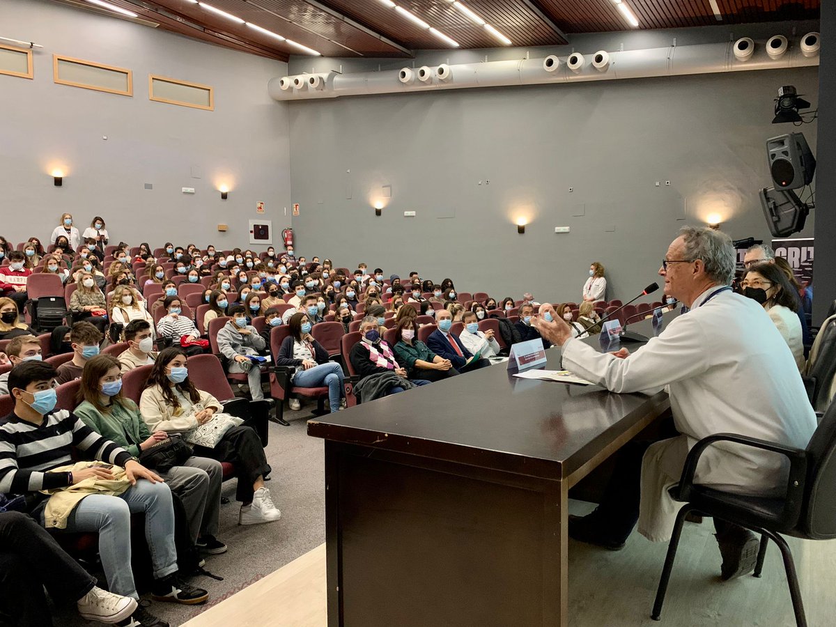 🧪🔬Hoy estamos inmersos en el #UnistemDay2023 el mayor evento público de investigación de células madre en Europa. Nos acompañan estudiantes de bachillerato que vienen a conocer el trabajo de los #científicos y los mecanismo que hay detrás de los avances más novedosos.