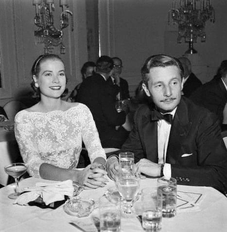 Grâce Kelly avec Oleg Cassini à une fête à New-York en 1954 !