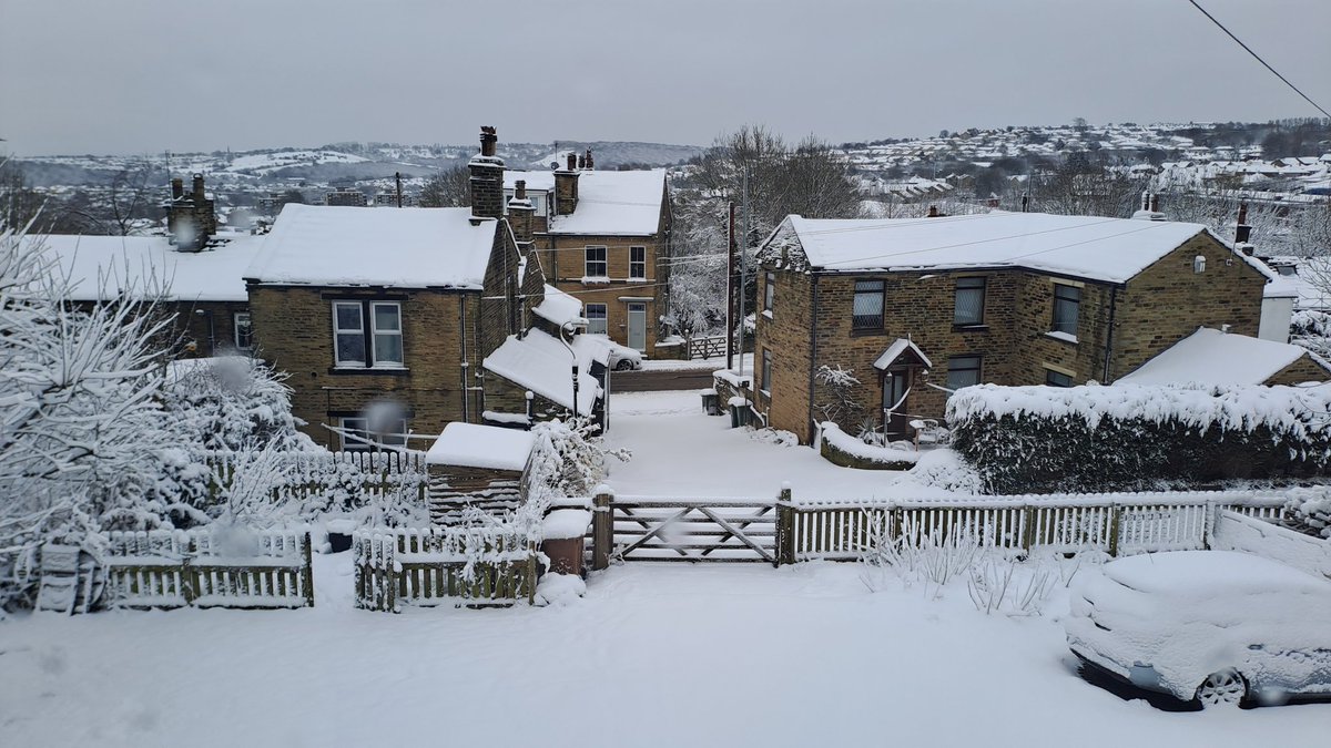 Set up for training with Crumbles today.  Good job it's remote! <a href="/ComputingHubBIY/">West Yorkshire Computing Hub</a> <a href="/Innov__Services/">Innovation Services</a>